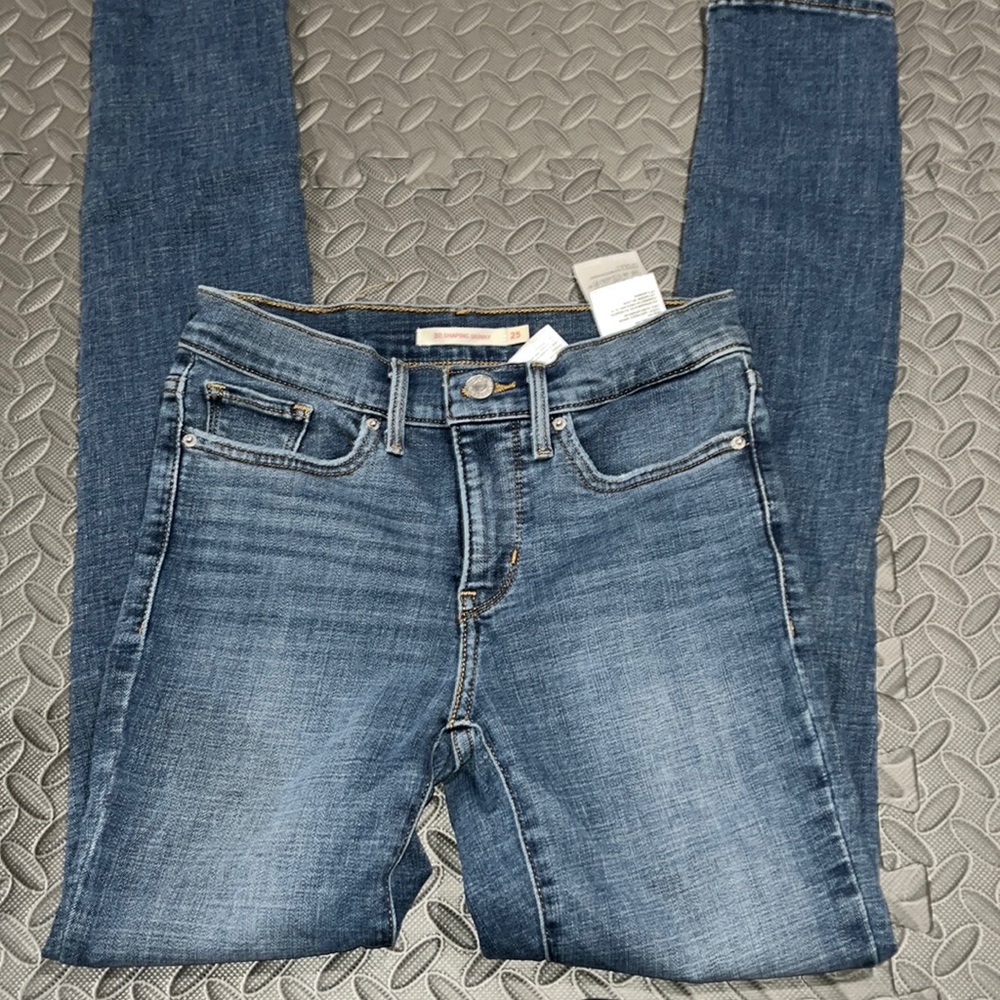 Levi shaping skinny size 25